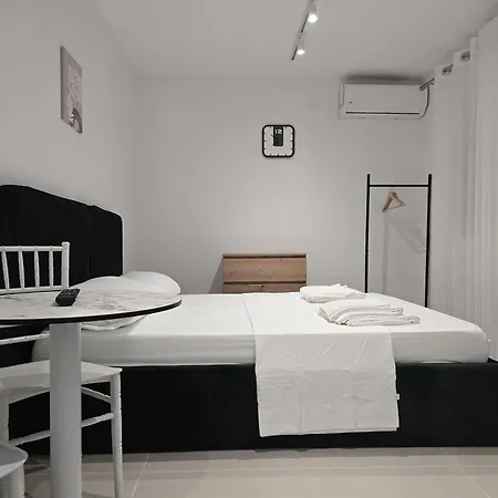 New Bazaar Τίρανα