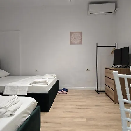 New Bazaar Konukevi Tiran