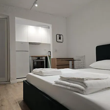 New Bazaar Guest house *